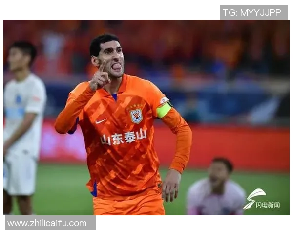 费莱尼精彩头球助力山东泰山赢得关键比赛胜利 费莱尼精彩头球助力山东泰山赢得关键比赛胜利