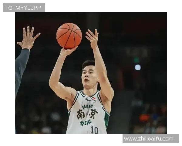 郭昊文荣膺2026CBA全明星南区前场首发展现篮球新星风采