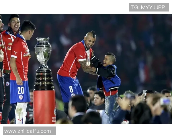 比达尔效力塞维利亚交出完美首秀，球迷见他如拾金不昧