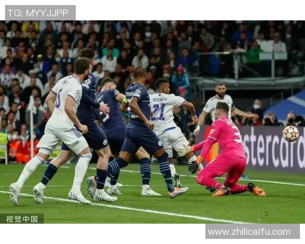 压哨进球！卢卡斯雷火连击，皇马逆转曼城晋级欧冠决赛，欢呼声震天价